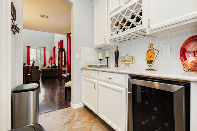 Building Photo - Stunning 4 bedroom 3.5 bath home with 3 ca...