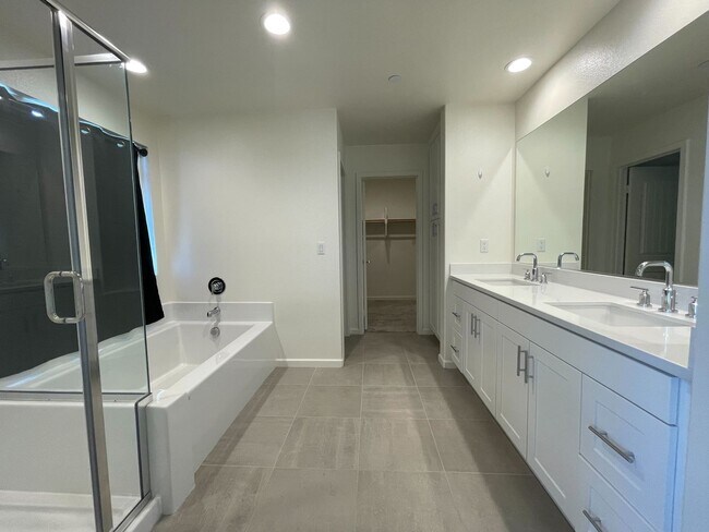 Building Photo - 5-Bedroom Home, Including In-Law Suite, in...