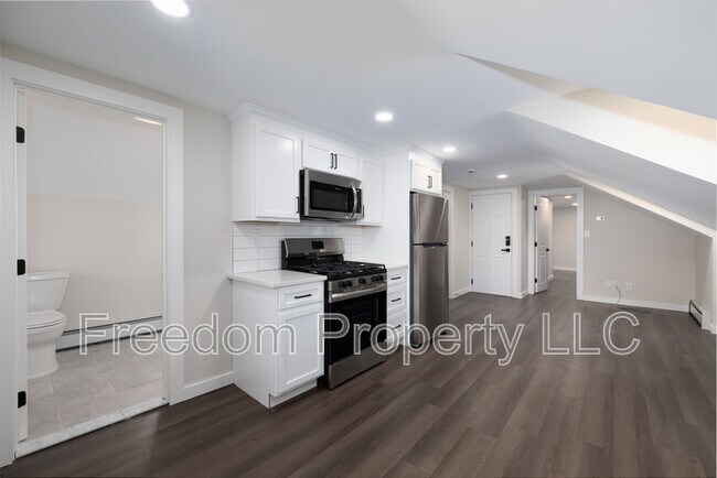 Building Photo - 28 Aircraft Rd