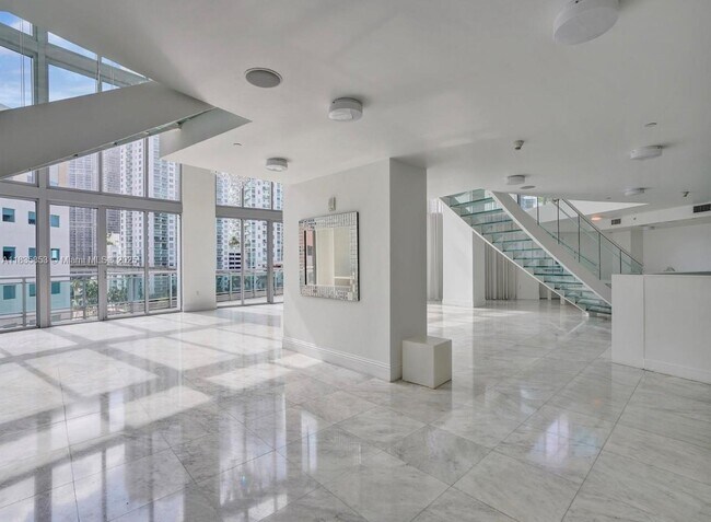Building Photo - 350 S Miami Ave