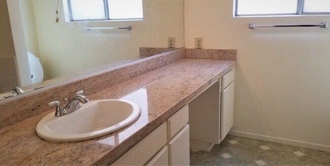 Building Photo - Luxurious 2 Bedroom, 2 Bath Condo in the Heart of Prime Hollywood