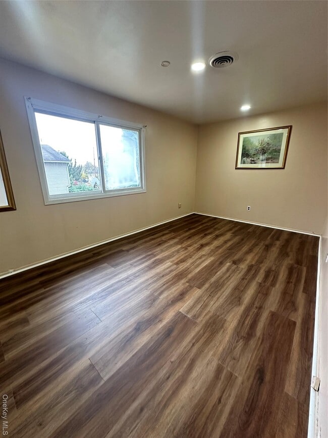 Building Photo - 69 Gerow Ave