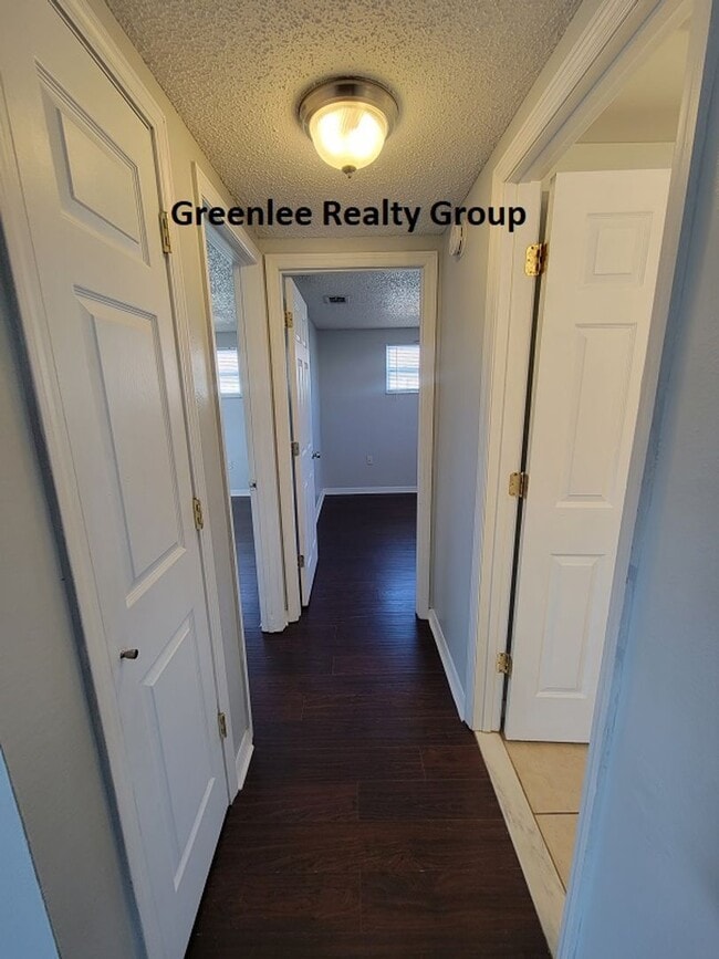 Building Photo - Beautiful Updated 2 Bed/1Bath Home in Port...