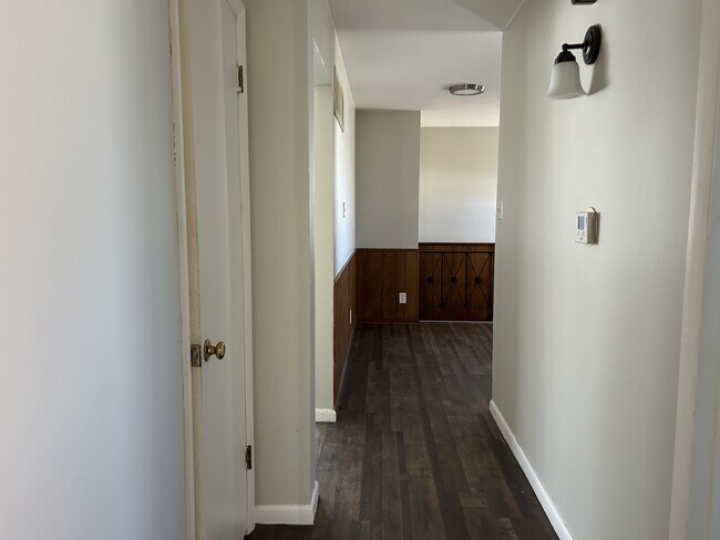 Building Photo - 1221 Scott Ave