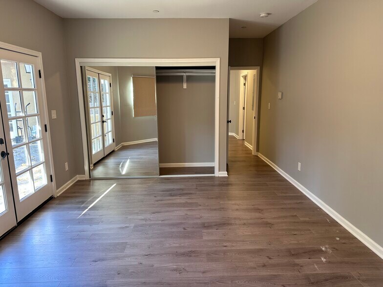 Building Photo - 5371 Topeka Dr