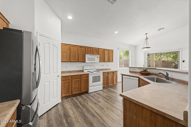 Building Photo - 4255 E Cherry Hills Dr
