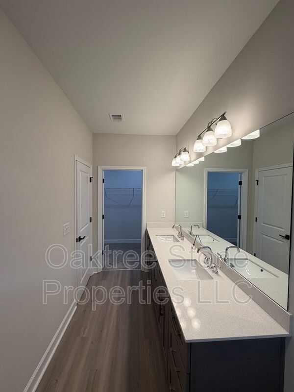 Building Photo - 1996 Main St NW