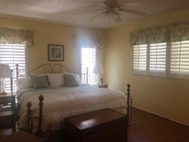 Building Photo - 221 Cedarwood Cir