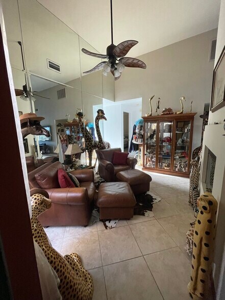 Den - 141 Lake Shore Dr