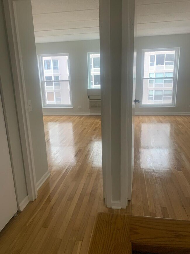 Building Photo - 711 W Gordon Terrace