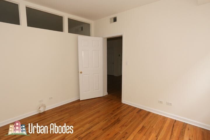 Building Photo - 911 W Dakin St