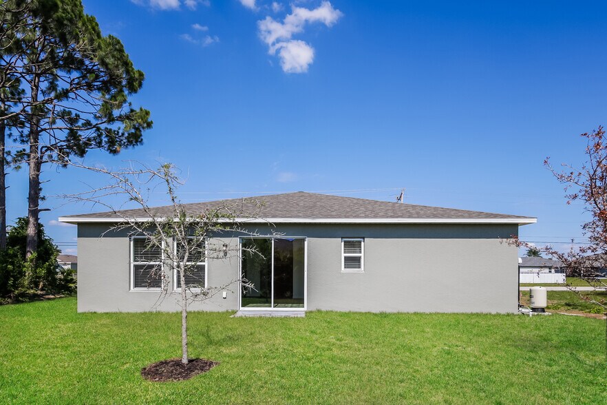 Building Photo - 4012 W Gator Cir