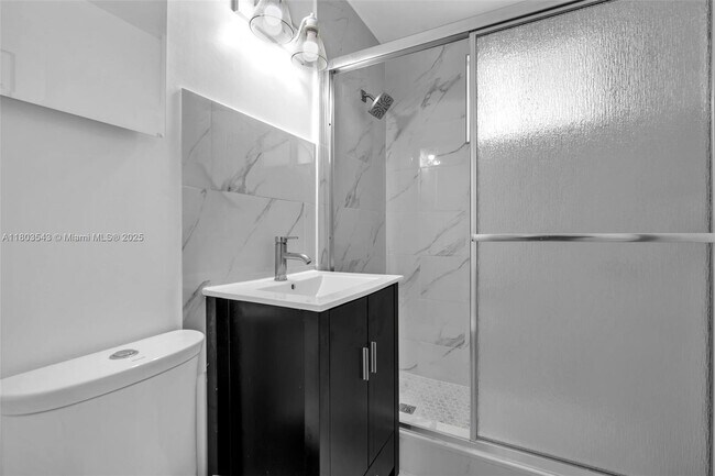 Building Photo - 1550 NE 131st Ln