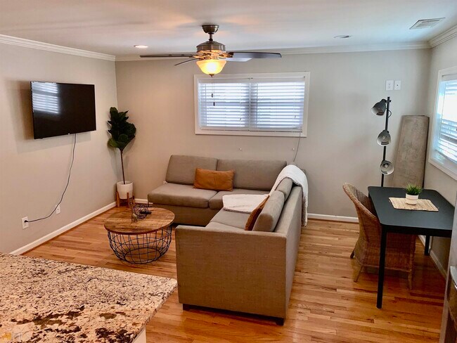 Building Photo - 1637 Laurel Ave NW