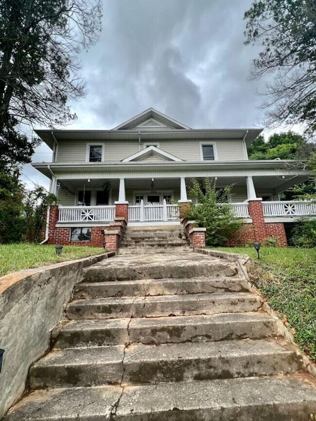 Downtown Marion Rental! 233 Blue Ridge St Marion NC 28752 Apartment Finder