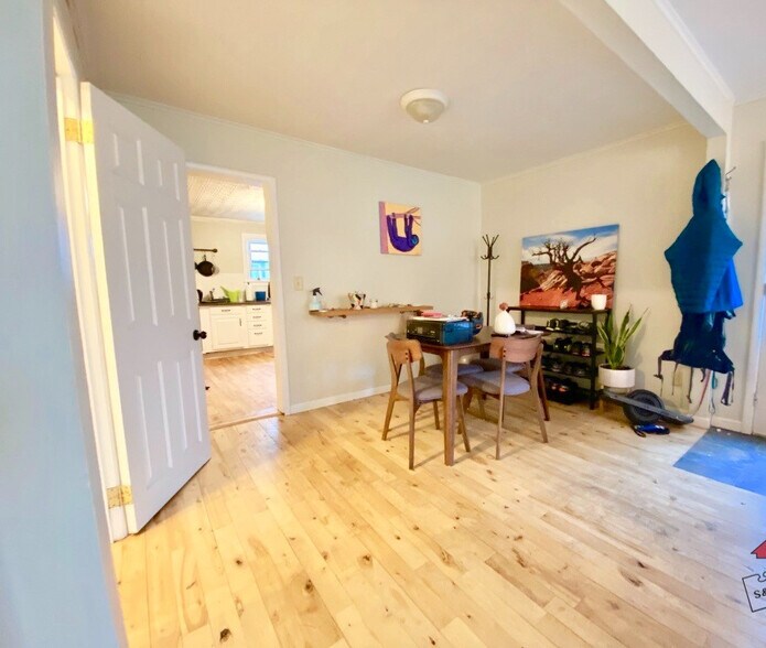 Bright! Cheery! - 47 Mansion St