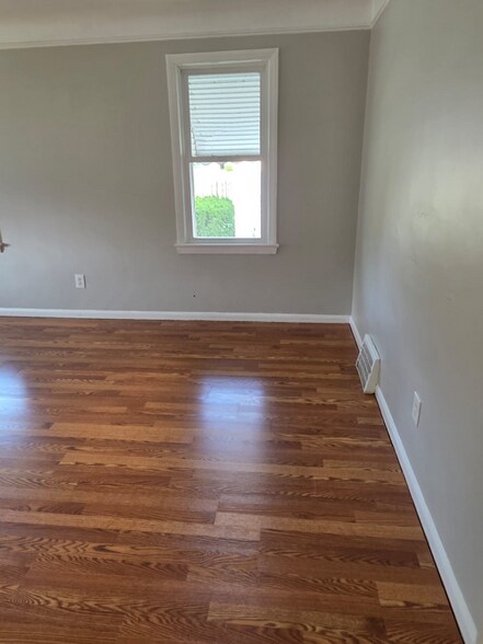 Building Photo - 16606 Lotus Dr