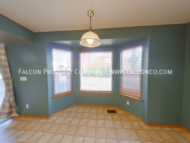 Building Photo - 4883 Jedediah Smith Rd