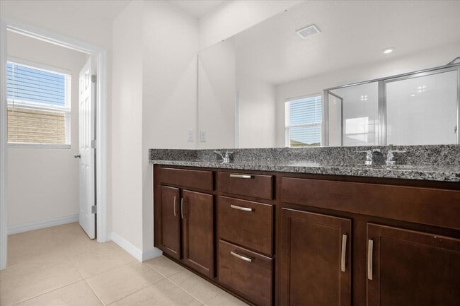 Building Photo - 2498 Empress Dr