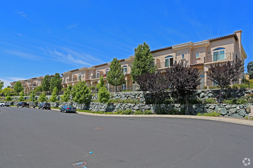 Building Photo - Sunset Rocklin Townhomes