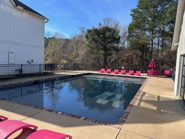 Building Photo - 1200 Taylor Cottage Cove