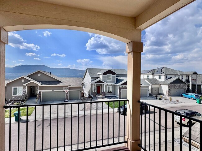 Building Photo - Beautifully Maintained Woodmoor Home Featu...