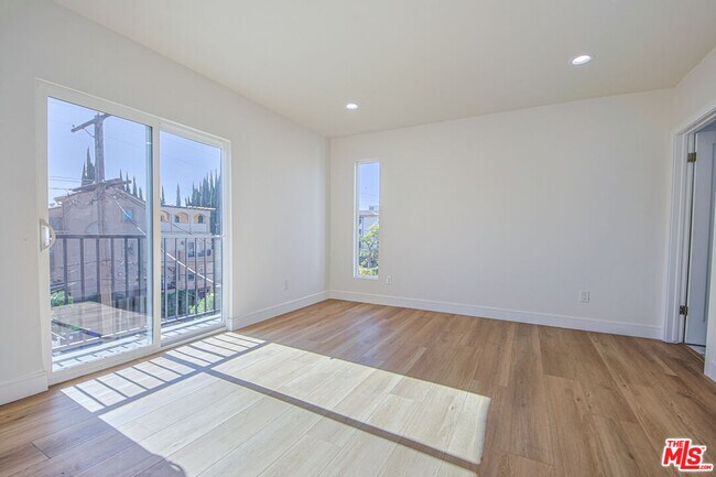 Building Photo - 10801 Kling St