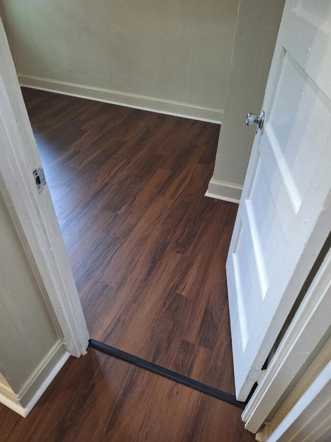 Building Photo - 10 Circle Dr