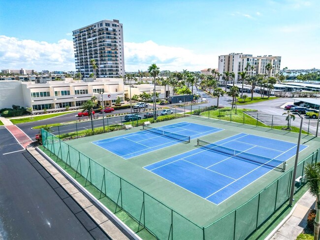 Building Photo - 7910 Sun Island Dr S