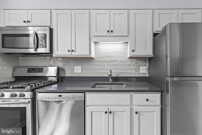 Building Photo - 6611 E Wakefield Dr