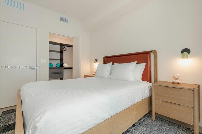 Building Photo - 11 NE 6th St