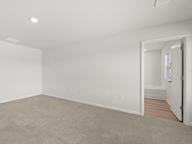 Building Photo - 102 Hughes Pl Dr