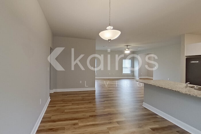 Building Photo - 13751 Pinyon Dr