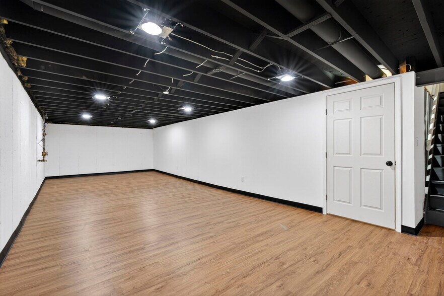 Additional Living Space - 2246 Bensonhurst Dr