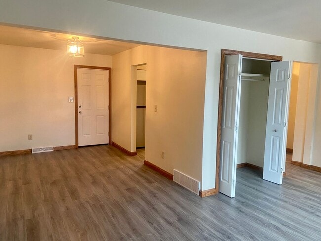 Building Photo - 2904-2910 Tamarack Drive