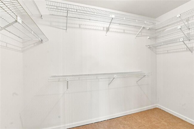 Building Photo - 5527 Bridge Pointe Dr