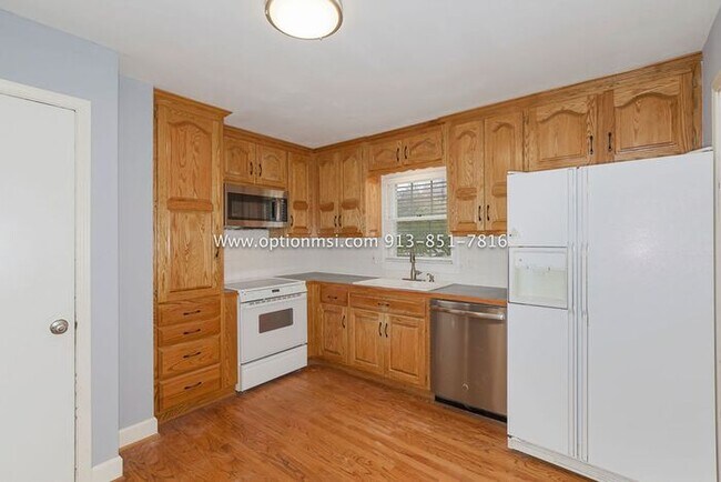Building Photo - Ready for immediate move-in!