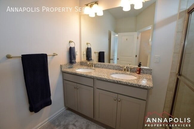 Building Photo - 318 Bright Light Ct