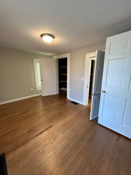 Building Photo - 822 Tippecanoe St