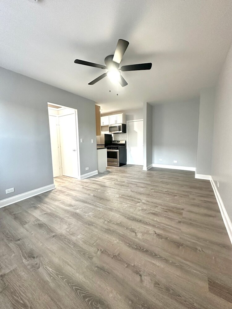 Building Photo - 4031 N Kenmore Ave