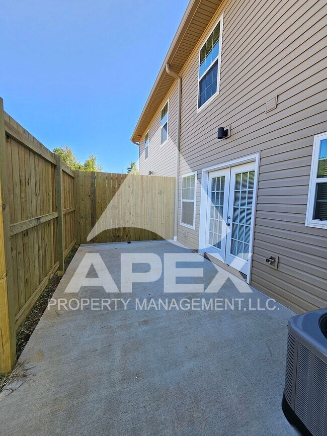 Building Photo - AVALON TOWNHOMES – LIKE NEW - 2 Bd/2.5 Ba ...