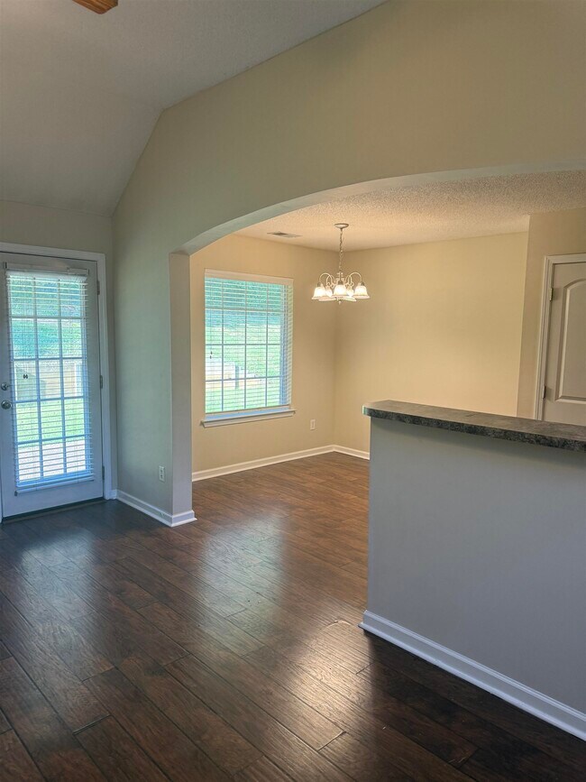 Building Photo - 10389 Redmond Dr