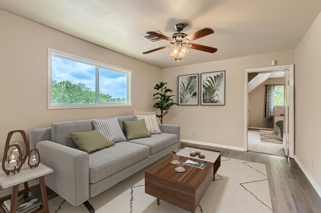 Building Photo - Gorgeous San Antonio home with large backy...