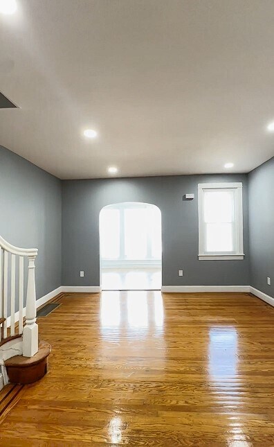 Building Photo - 5838 Fernwood St