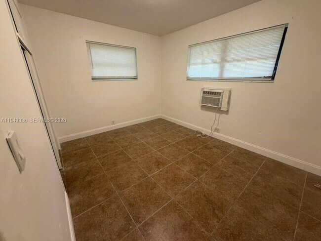 Building Photo - 12605 NE 13th Ave