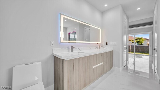 Building Photo - 1029 NW 35th Pl