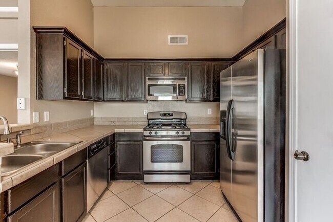 Building Photo - Refreshing 3 Bedroom Property with REFRIGERATED AIR 20 minute drive to Fort Bliss