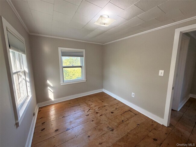 Building Photo - 265 Maybrook Rd