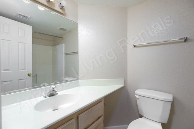Building Photo - THREE CAR POOL HOME
