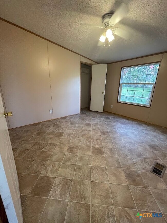 Building Photo - 1201 Island View Dr